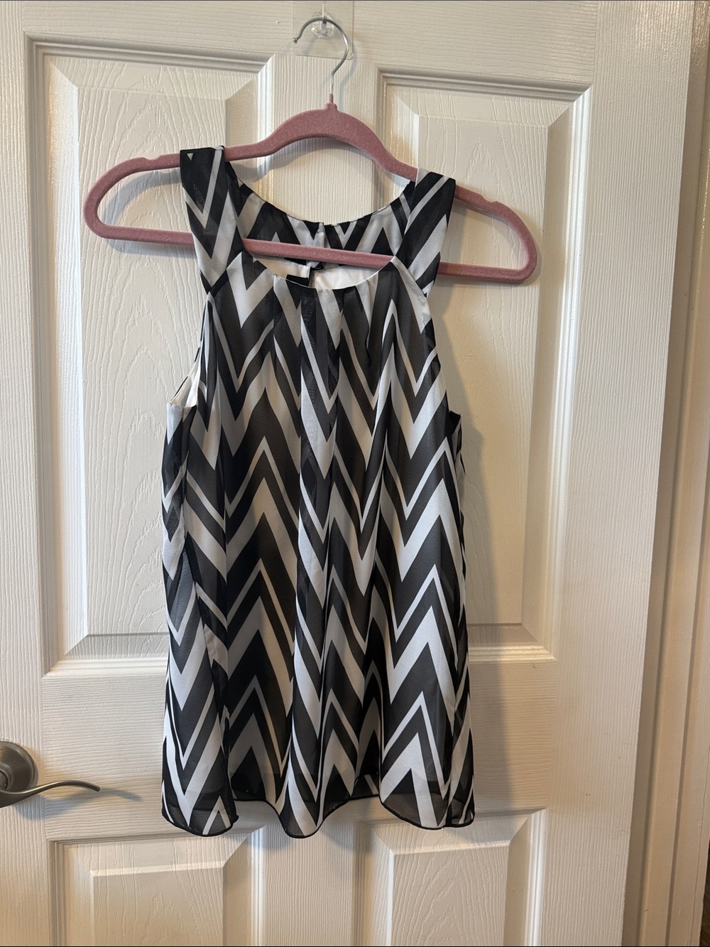 Iz Byer Black and White Chevron Sleeveless Blouse